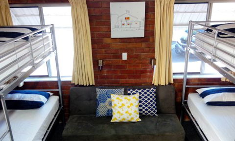 Sail Inn - Yeppoon - Sydney 4u 7