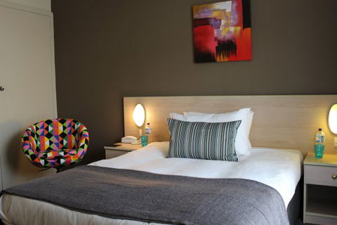 The Oriana, Orange - Sydney 4u 5