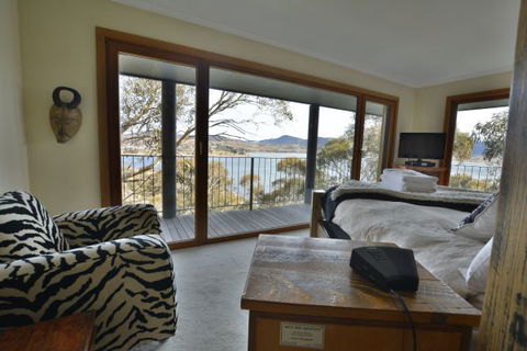 The Point Jindabyne - Sydney 4u 0