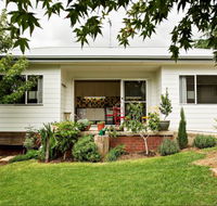Young Garden Retreat - Sydney 4u