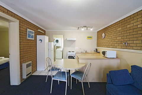 Aquarius Merimbula - Sydney 4u 8