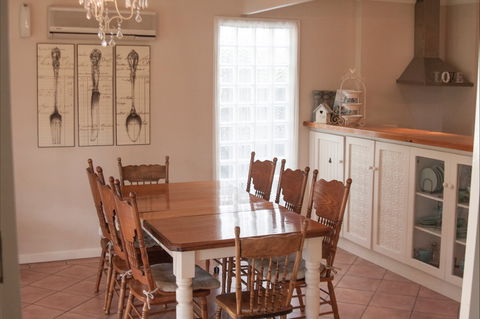 Azalea Cedar-Rose Villa - Sydney 4u 5