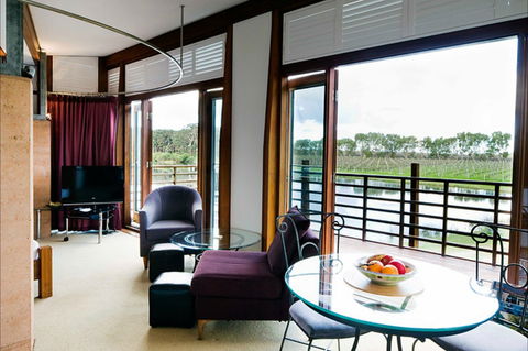 Bettenay's Lakeside Chalets And Luxury Spa Apartment - Sydney 4u 0