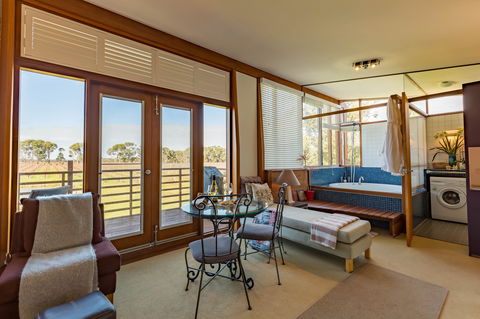 Bettenay's Lakeside Chalets And Luxury Spa Apartment - Sydney 4u 2