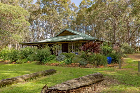Bettenay's Lakeside Chalets And Luxury Spa Apartment - Sydney 4u 4