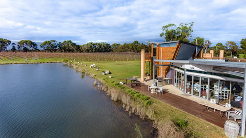 Bettenay's Lakeside Chalets And Luxury Spa Apartment - Sydney 4u 7