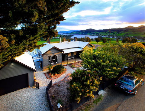 Frenchman's River - The Helmsman's House - Sydney 4u 1
