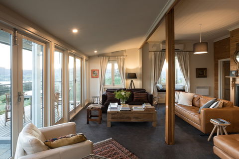 Frenchman's River - The Helmsman's House - Sydney 4u 5