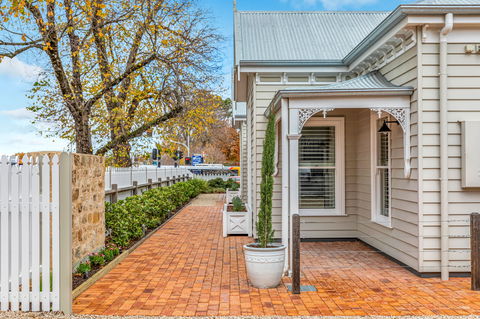Grandview Accommodation - The Elm Tree Apartments - Sydney 4u 0