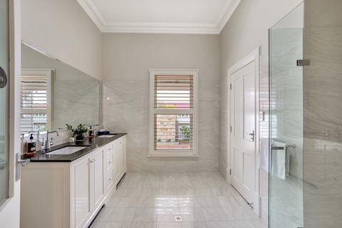 Grandview Accommodation - The Elm Tree Apartments - Sydney 4u 8