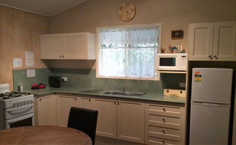 Maleny Country Cottages - Sydney 4u 5