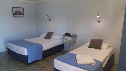 Queens Beach Hotel - Accommodation Sydney 0