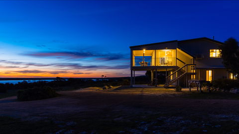 Southern Ocean Lookout - Sydney 4u 0