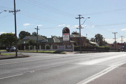 Across Country Motor Inn And Serviced Apartments - Sydney 4u 0