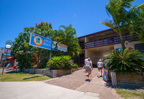 Airlie Beach YHA - Sydney 4u 0