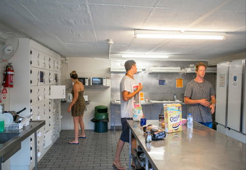 Airlie Beach YHA - Sydney 4u 6
