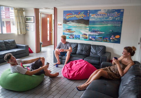 Airlie Beach YHA - Sydney 4u 8