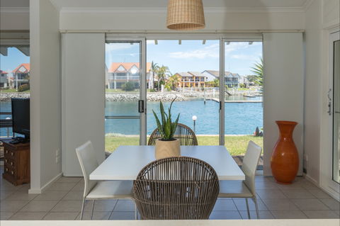 Bay Room Getaway - Accommodation Sydney 0
