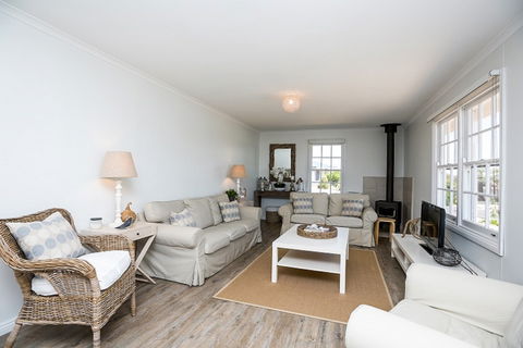 Coastal Cottage - Accommodation Sydney 1