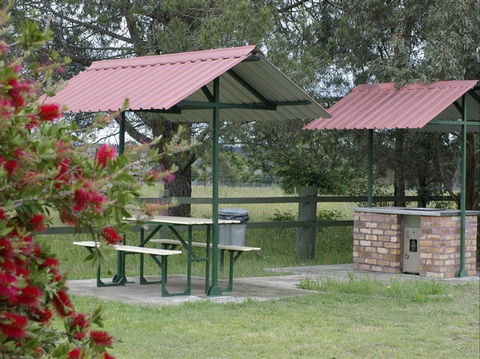 Country Road Caravan Park - Sydney 4u 1