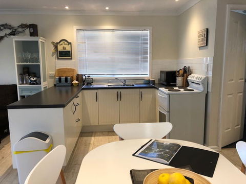 Flutterby's Beach Retreat Preston Beach - Sydney 4u 1