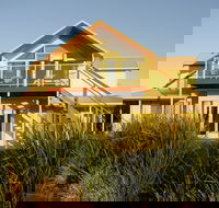 Logans Beach House and Apartments - Sydney 4u