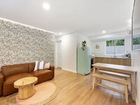 Sunset Beach - Surfside - Sydney 4u 0