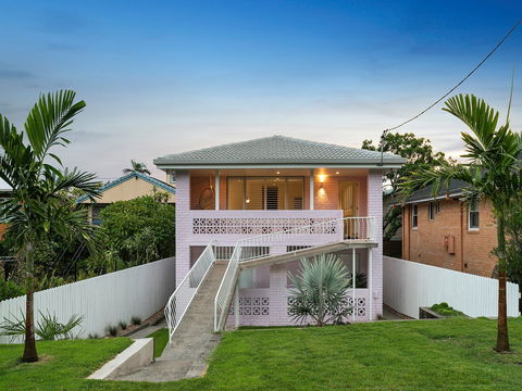 Sunset Beach - Surfside - Sydney 4u 1