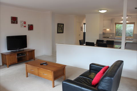 Adelaide Serviced Accommodation - Childers House - Sydney 4u 1