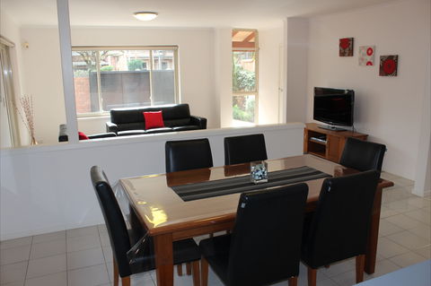 Adelaide Serviced Accommodation - Childers House - Sydney 4u 2