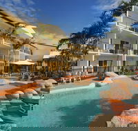 Cairns Queenslander Hotel and Apartments - Sydney 4u