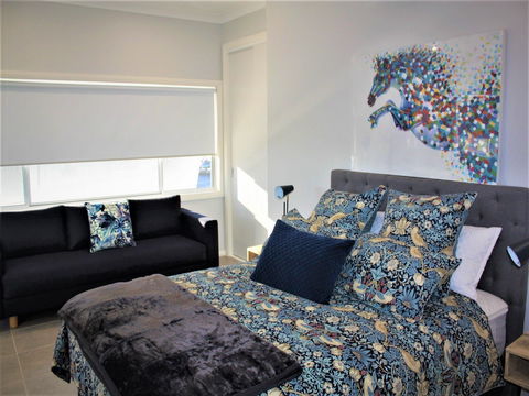 Coolah Shorts - Self Contained Apartments - Accommodation Sydney 0