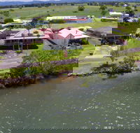 Cranford Waterfront Cottage - Sydney 4u