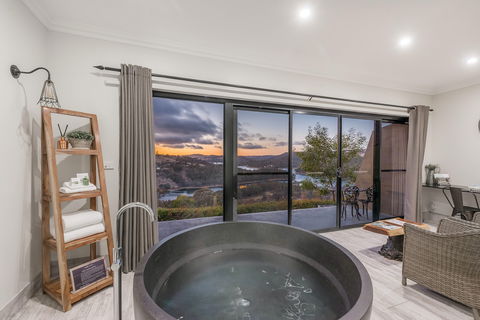 Eagle View Escape - Accommodation Sydney 0