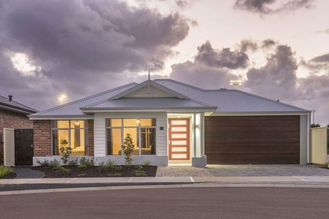 Fairway Lakeside - Accommodation Sydney 0