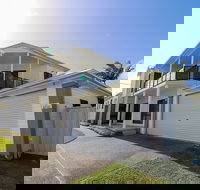 Flexi Five- Belmont - Accommodation Sydney