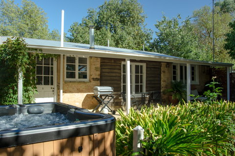 Ford Cottage Bed & Breakfast - Accommodation Sydney 0