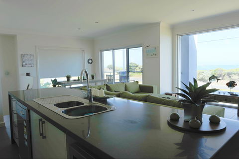 Horizons Part Of Blue Fin Holiday Homes - Accommodation Sydney 1