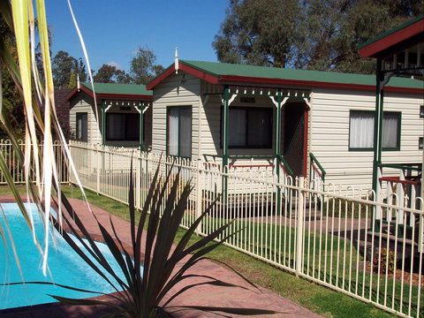 Parkes Country Cabins - Accommodation Sydney 0