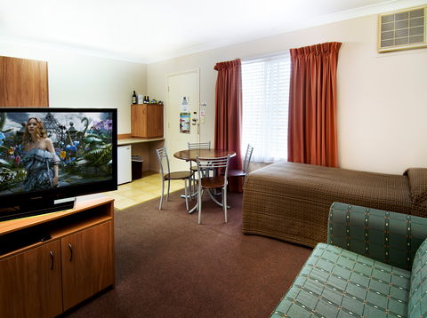 Riviera On Ruthven Motel - Accommodation Sydney 2