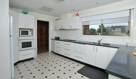 Seaview's Holiday House - Accommodation Sydney 0