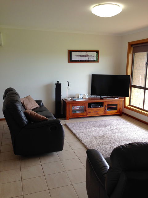 Springs Beach House - Accommodation Sydney 0