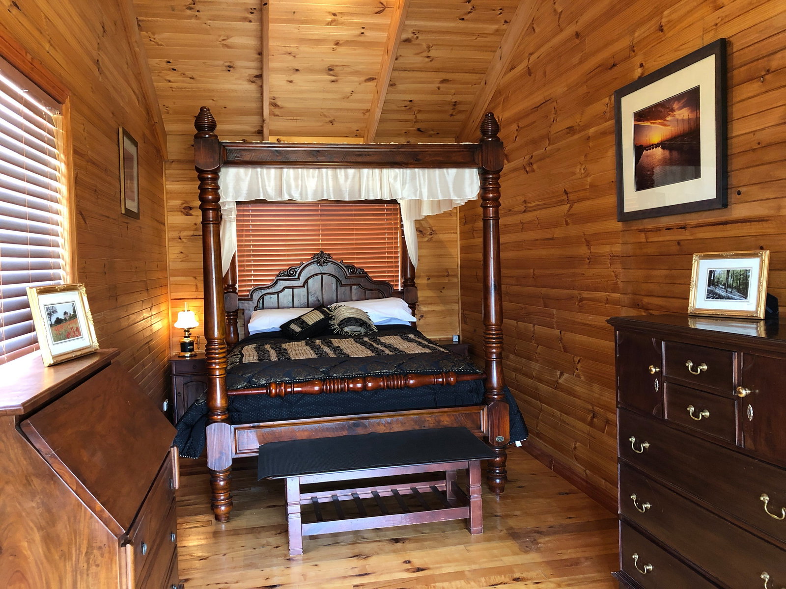 Royal George TAS Sydney Resort