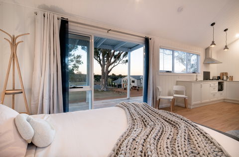 Tallagandra Hill Winery Accommodation - Sydney 4u 1
