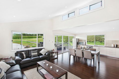 The Lake House - Sydney 4u 2
