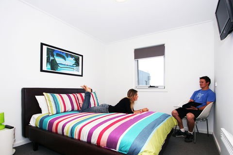 The Island Accommodation - Phillip Island YHA - Accommodation Sydney 2