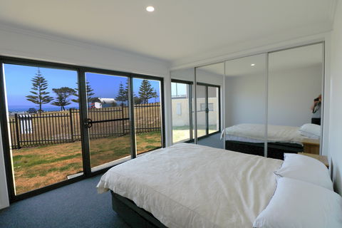 The Shore Break - Sydney 4u 1