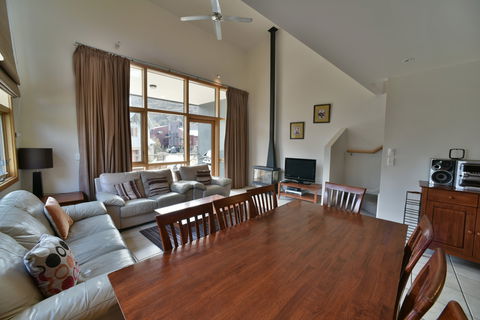 Tomarlin Views 1 - Sydney 4u 2