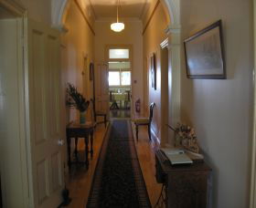 Hoover House Bed & Breakfast - Accommodation Sydney 0