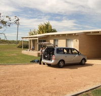 Cervantes Holiday Homes  Units - Sydney 4u